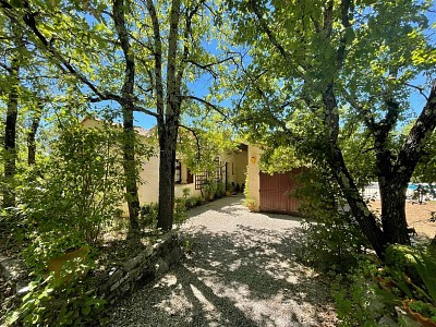 VILLA - STUDIO- PISCINE - TERRAIN +/- 1, 7 Hectare - ST PAUL EN FORET - 146 m2 - VENDU