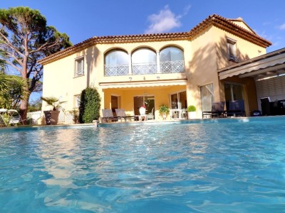 VILLA A VENDRE - ST RAPHAEL - 180 m2 - 1294000 €
