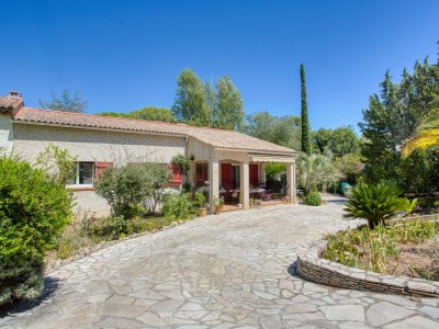 VILLA PLAIN-PIED AU CALME A VENDRE - FREJUS - 122 m2 - 529000 €
