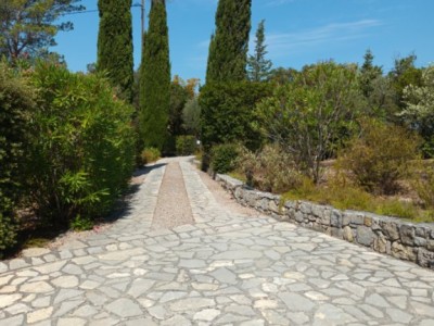 Ravissante villa provenale de qualit A VENDRE - BAGNOLS EN FORET - 155 m2 - 749000 €