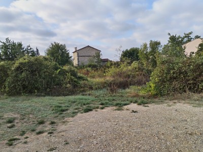 TERRAIN A BATIR - PLAT - 1700m environ - TOURRETTES - 1689 m2 - VENDU