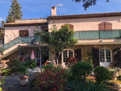 Maison divise en deux appartements A VENDRE - PEYMEINADE - 190 m2 - 715000 €
