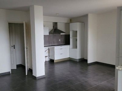 Maison jumele 4 Pices avec garage A LOUER - ROQUEBRUNE SUR ARGENS - 80 m2 - 1230 € charges comprises par mois
