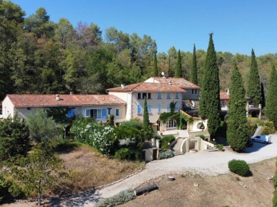 Belle villa dans  grande  bastide provenale A VENDRE - TOURRETTES Maison provenale de charme - 156.25 m2 - 450000 €