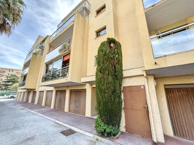 APPARTEMENT T2 A VENDRE - ST RAPHAEL - 32 m2 - 168000 €