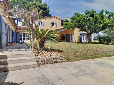 PROPRIETE - PISCINE- BEAU JARDIN - DOUBLE GARAGE A VENDRE - FAYENCE - 305 m2 - 1160000€