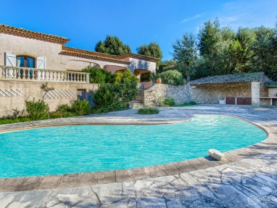 MAISON /APPARTEMENT/ PISCINE / GRAND GARAGE A VENDRE - LES ADRETS DE L ESTEREL - 200 m2 - 1060000€