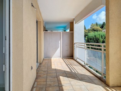 Appartement au premier tage avec balcon - CANNES LA BOCCA - 51 m2 - VENDU