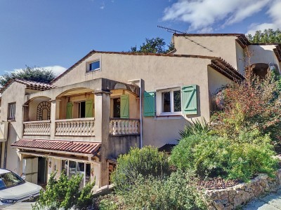 Villa - Achat possible 50.000m de terrain en sus. - TOURRETTES - 140 m2 - VENDU
