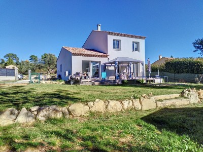 Maison rcente avec 1120m de jardin - BAGNOLS EN FORET - 121 m2 - VENDU