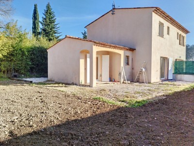 Maison avec jardin - proche collge au calme - MONTAUROUX - 90 m2 - VENDU
