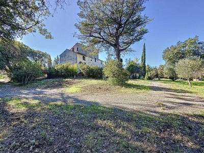 PROPRIETE SUR UN TERRAIN DE 2417M A VENDRE - FREJUS - 260 m2 - 630000€