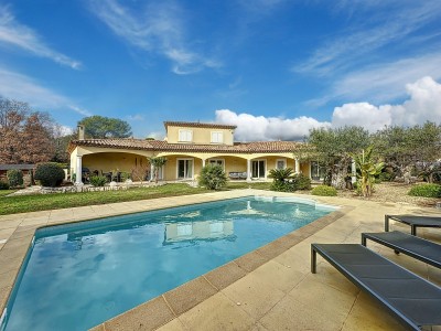 VILLA 6 PIECES AVEC PISCINE A VENDRE - FREJUS - 180 m2 - 1150000€