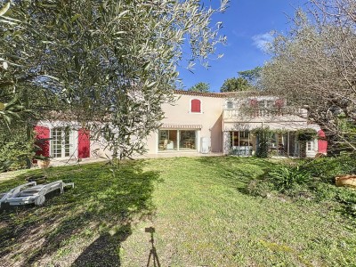 VILLA INDIVIDUELLE A VENDRE - ROQUEBRUNE SUR ARGENS - 205.57 m2 - 925000€