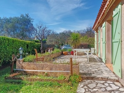 Villa plain pied A VENDRE - TOURRETTES - 100 m2 - 474000€