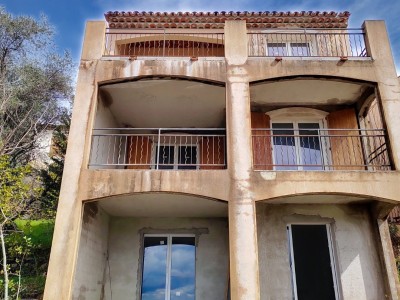 MAISON A VENDRE - MONTAUROUX - 270 m2 - 348000€