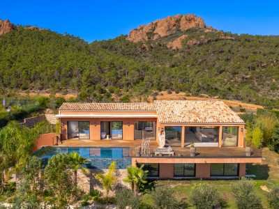 VILLA A VENDRE - ST RAPHAEL - 237 m2 - 2495000€
