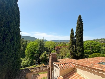 VILLA A VENDRE - BAGNOLS EN FORET - 135 m2 - 475000€