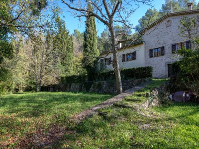 Bastide avec PISCINE / RIVIERE ET DEPENDANCES. A VENDRE - TOURRETTES - 250 m2 - 890000€