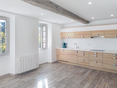 Appartement 4 pièces 77m² avec superbe vue A VENDRE - TOURRETTES - 74 m2 - 245 000 €