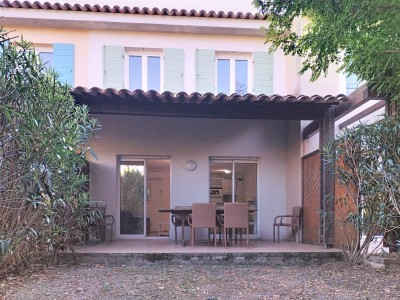 TRIPLEX - JARDIN DANS UNE RESIDENCE AVEC PISCINE A VENDRE - MONTAUROUX - 65 m2 - 270 000 €