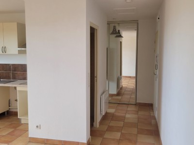 APPARTEMENT 2 PIECES A LOUER - FAYENCE - 40 m2 - 745 € charges comprises par mois
