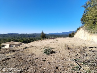 Terrain avec permis de construire A VENDRE - MONTAUROUX - 2500 m2 - 299000€