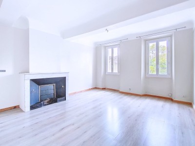 APPARTEMENT / SALON / CHAMBRE /VUE A VENDRE - MONTAUROUX - 45 m2 - 120000€