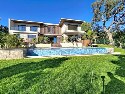 VILLA A VENDRE - ST RAPHAEL - 242 m2 - 2�785�000�&euro;