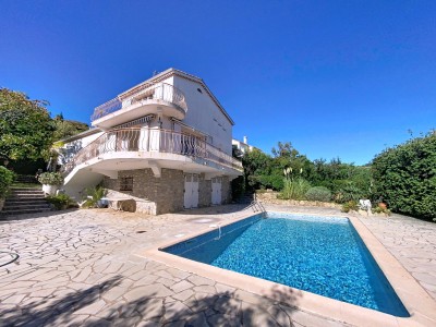 VILLA A VENDRE - LES ISSAMBRES - 141 m2 - 765000€