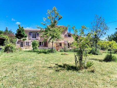 Mas proven�al - 13.000m� de terrain plat. A VENDRE - FAYENCE - 170 m2 - 835�000�&euro;