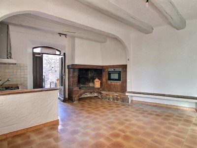 APPARTEMENT - 2 CHAMBRES - EXTERIEUR ET CAVES A VENDRE - FAYENCE - 55 m2 - 167�000�&euro;