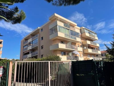 Appartement 32m� � r�nover A VENDRE - FREJUS - 32 m2 - 129�900�&euro;