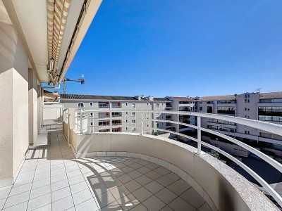 T3 EN DERNIER ETAGE A VENDRE - ST RAPHAEL CENTRE VILLE - 79.66 m2 - 450 000 &euro;