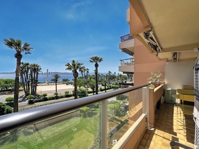 APPARTEMENT CENTRE VILLE - VUE MER A VENDRE - ST RAPHAEL CENTRE VILLE - 27.2 m2 - 274 000 &euro;