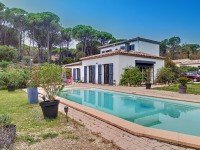 Maison - 10.000m² de terrain A VENDRE - FAYENCE - 185 m2 - 790 000 &euro;