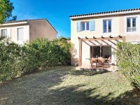 DUPLEX AVEC JARDIN DANS UNE RESIDENCE AVEC PISCINE - MONTAUROUX - 58 m2 - VENDU