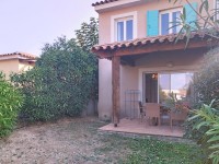 DUPLEX AVEC JARDIN DANS UNE RESIDENCE AVEC PISCINE - MONTAUROUX - 55.5 m2 - VENDU