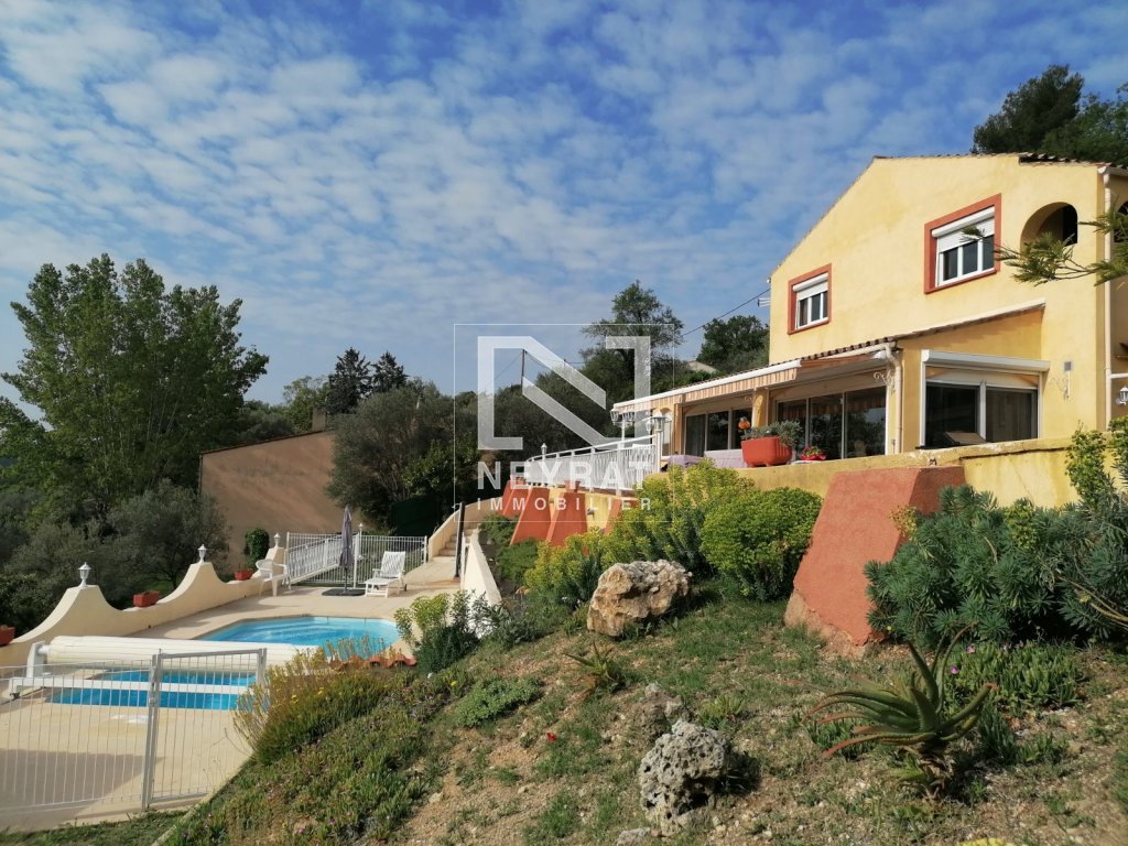 Maison avec vue, piscine et deux appartements A VENDRE - FAYENCE - 150 m2 - 546 000 €