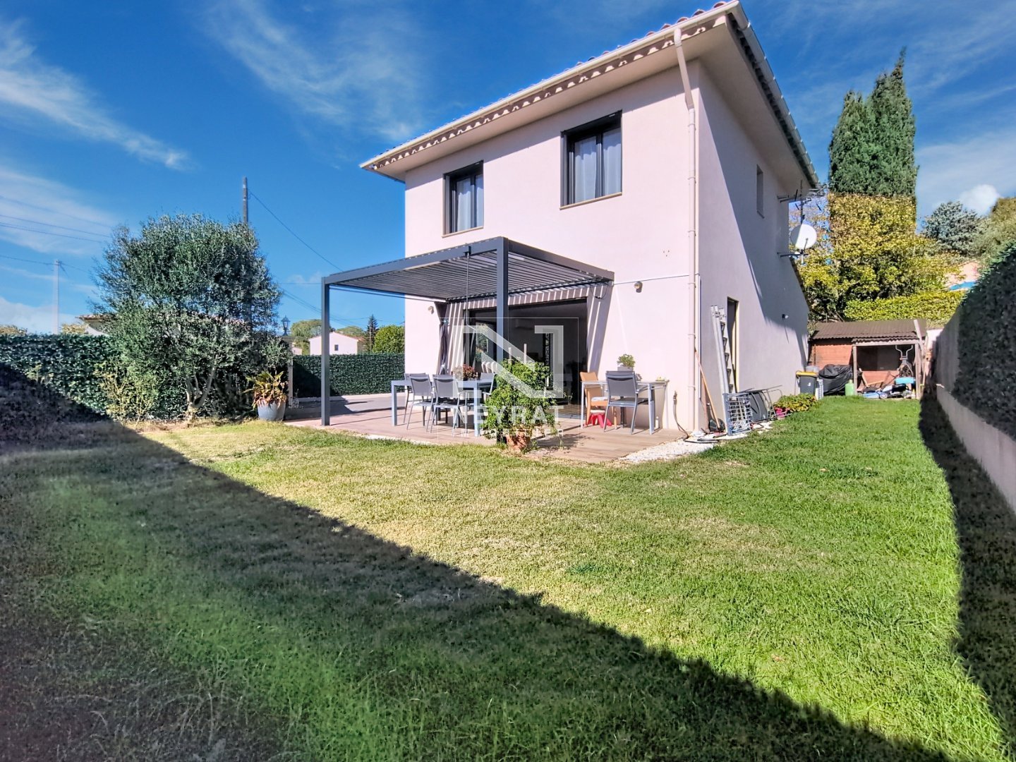 MAISON INDIVIDUELLE / 2 CHAMBRES/ JARDIN / CHALET A VENDRE - MONTAUROUX - 88 m2 - 432 000 €