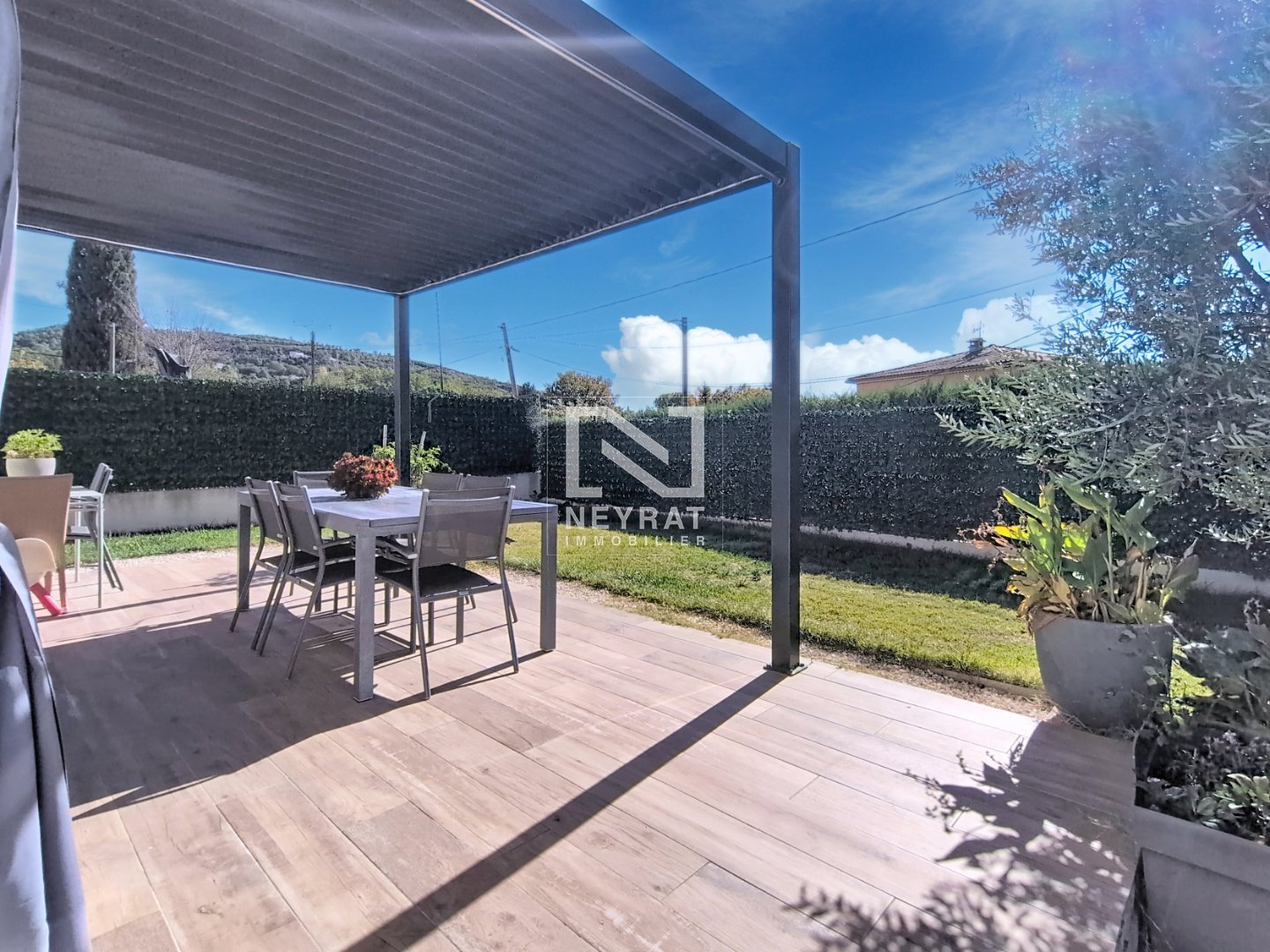 MAISON INDIVIDUELLE / 2 CHAMBRES/ JARDIN / CHALET A VENDRE - MONTAUROUX - 88 m2 - 432 000 €