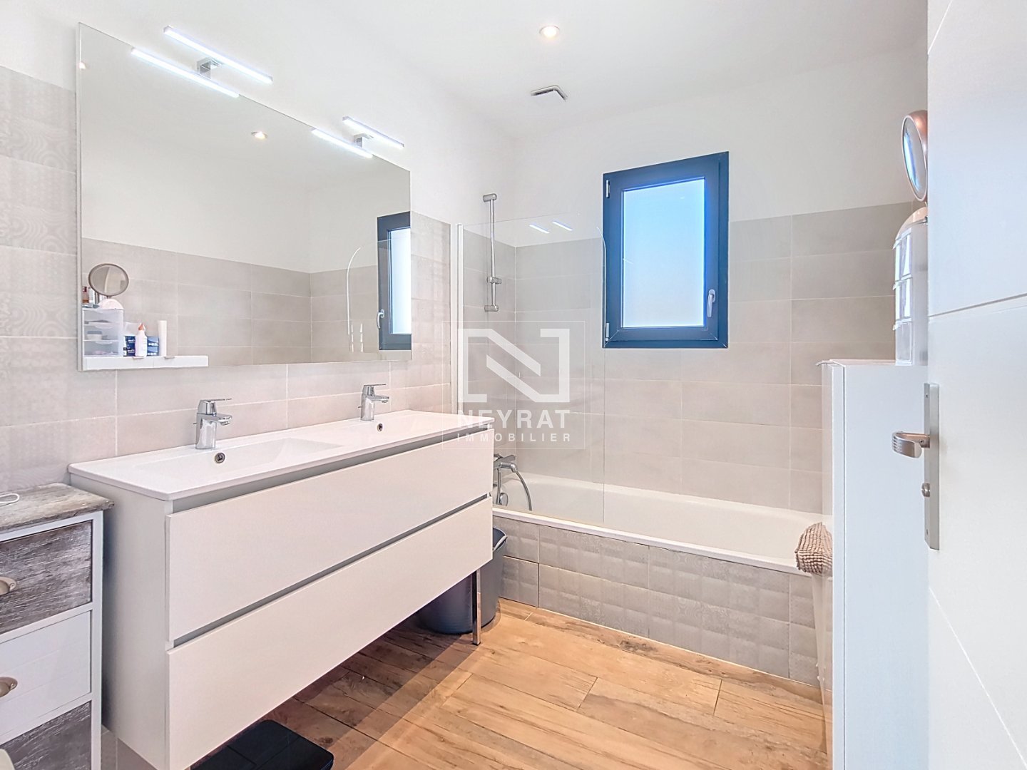 MAISON INDIVIDUELLE / 2 CHAMBRES/ JARDIN / CHALET A VENDRE - MONTAUROUX - 88 m2 - 432 000 €