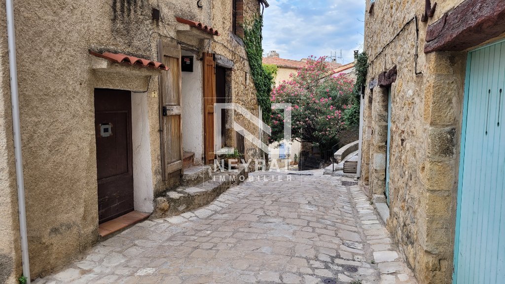 DEUX PIECES MEUBLE A LOUER - CALLIAN - 35.98 m2 - 547 &euro; charges comprises par mois