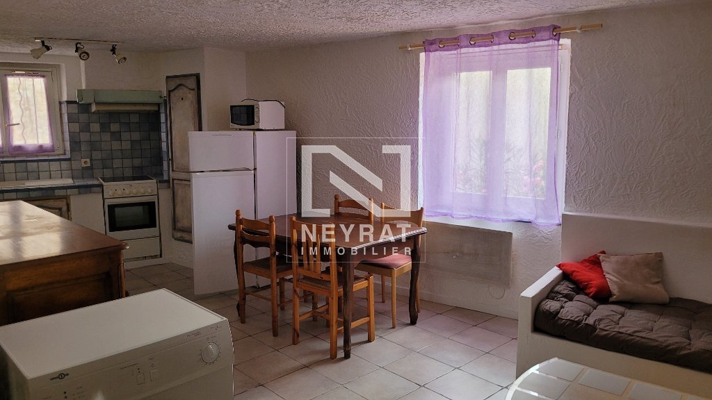 DEUX PIECES MEUBLE A LOUER - CALLIAN - 35.98 m2 - 547 &euro; charges comprises par mois