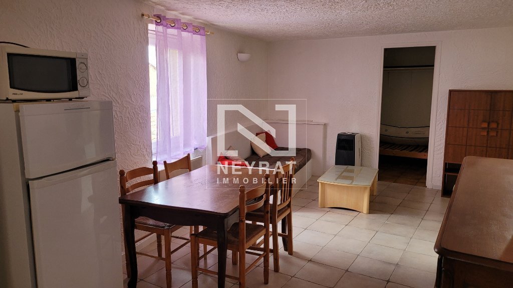DEUX PIECES MEUBLE A LOUER - CALLIAN - 35.98 m2 - 547 &euro; charges comprises par mois