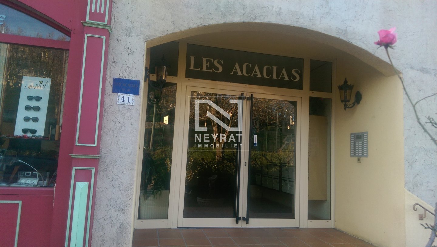 FAYENCE LOGEMENT 2 PIECES AVEC BALCON, CAVE, PARKING.