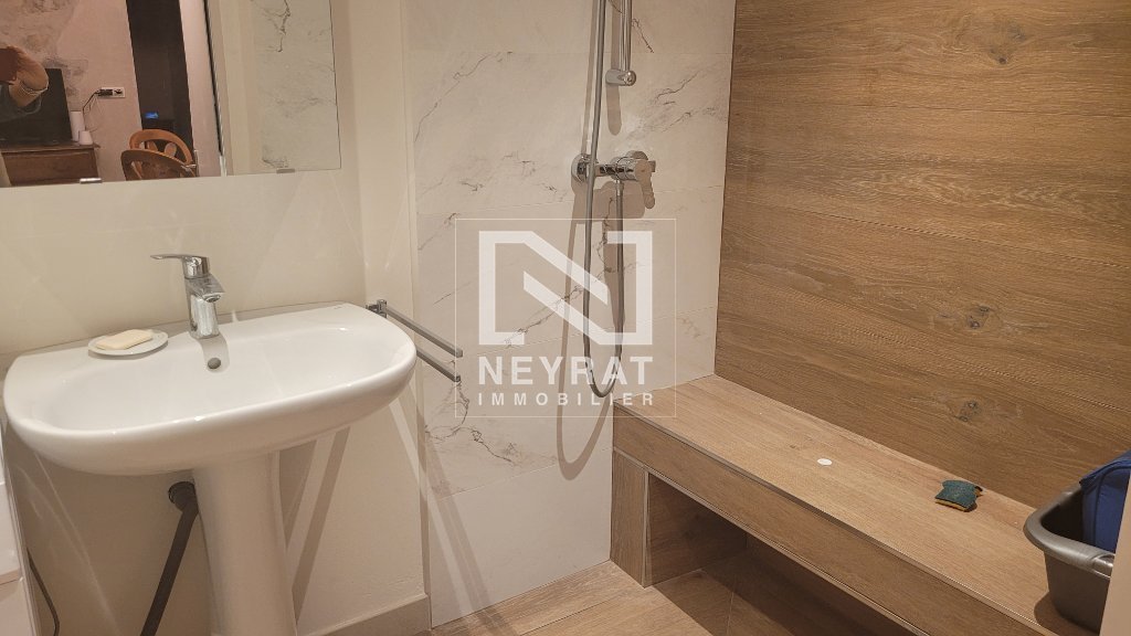 APPARTEMENT T2 A LOUER - MONTAUROUX - 30.37 m2 - 690 &euro; charges comprises par mois