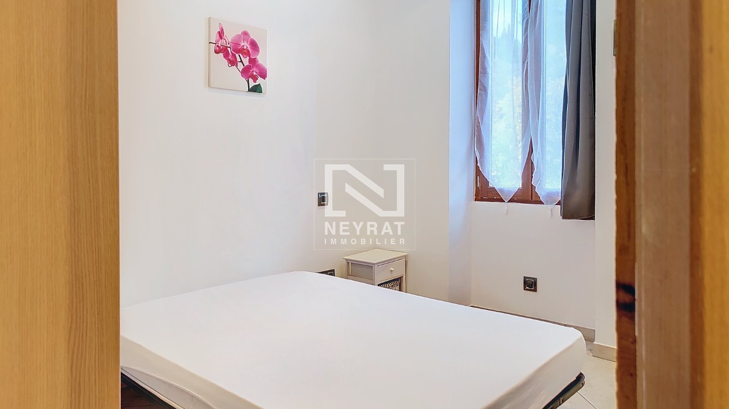 APPARTEMENT CALLIAN 32M MEUBLE PROCHE COMMODITES