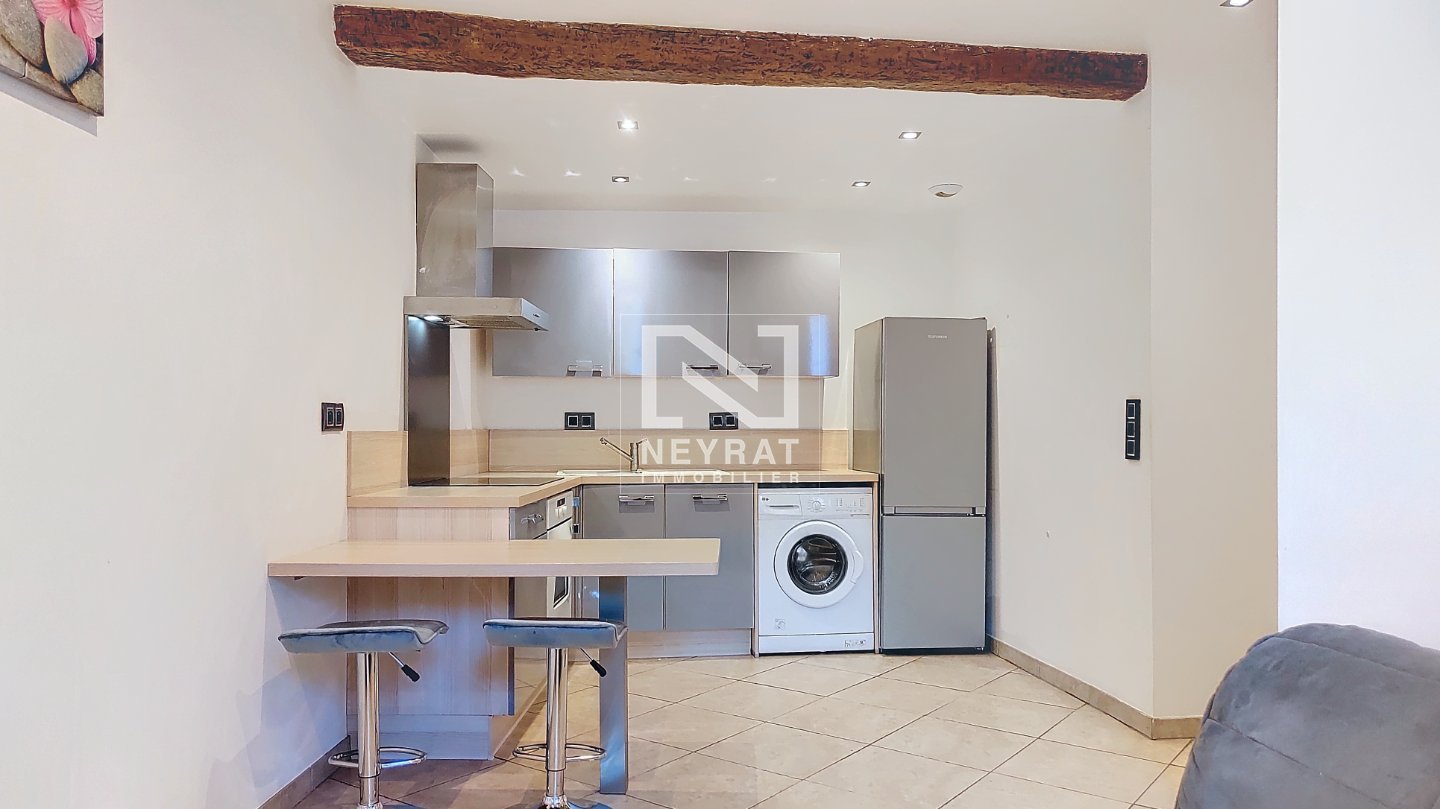 APPARTEMENT CALLIAN 32M MEUBLE PROCHE COMMODITES