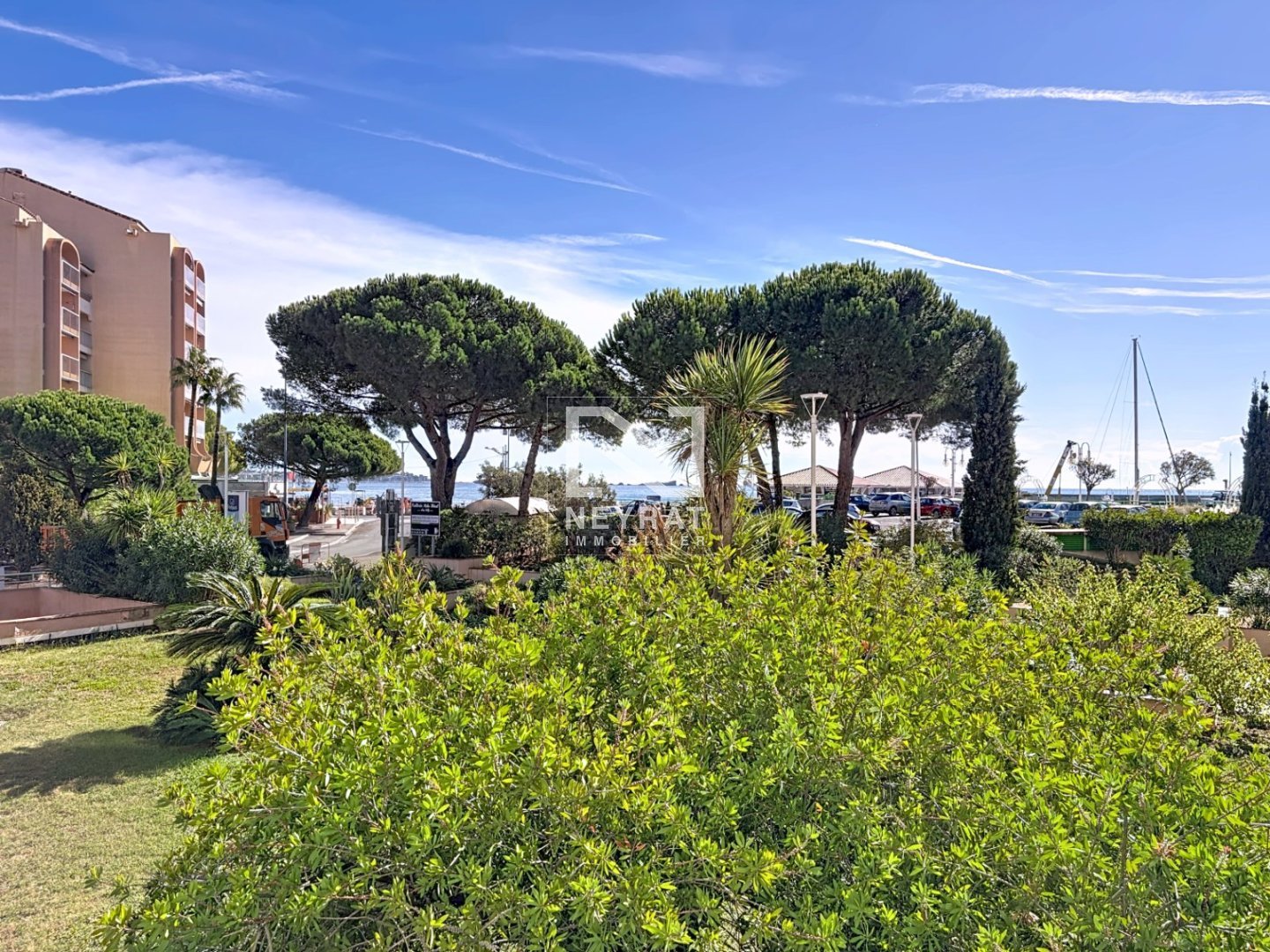 APPARTEMENT T2 A VENDRE - FREJUS - 75.72 m2 - 577000€